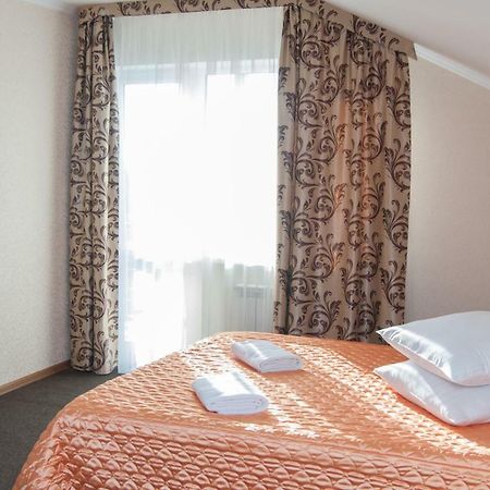 Veles Hotel Brovary Esterno foto