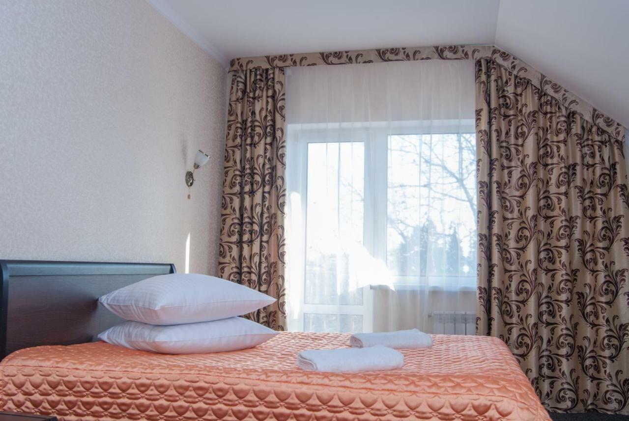 Veles Hotel Brovary Esterno foto