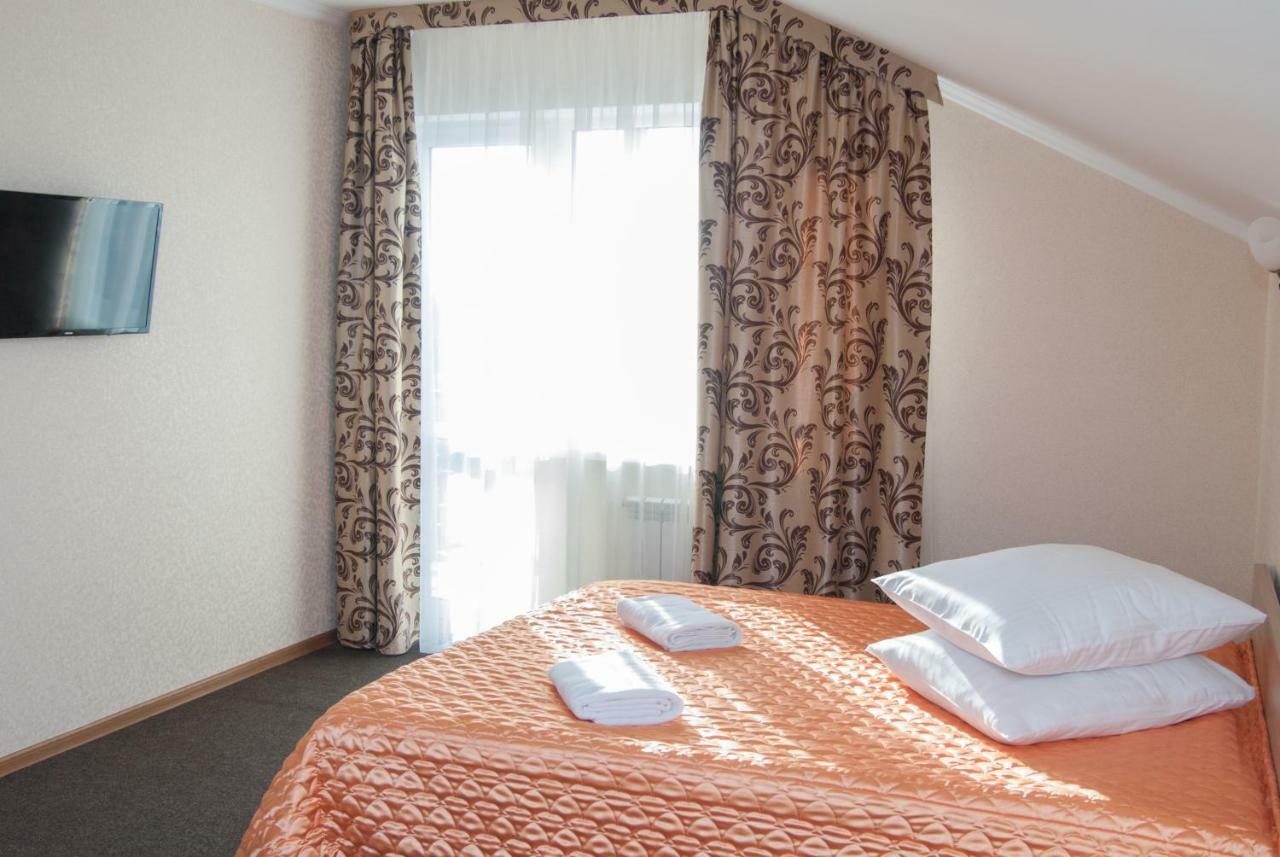 Veles Hotel Brovary Esterno foto