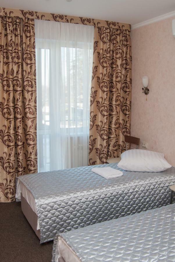 Veles Hotel Brovary Esterno foto