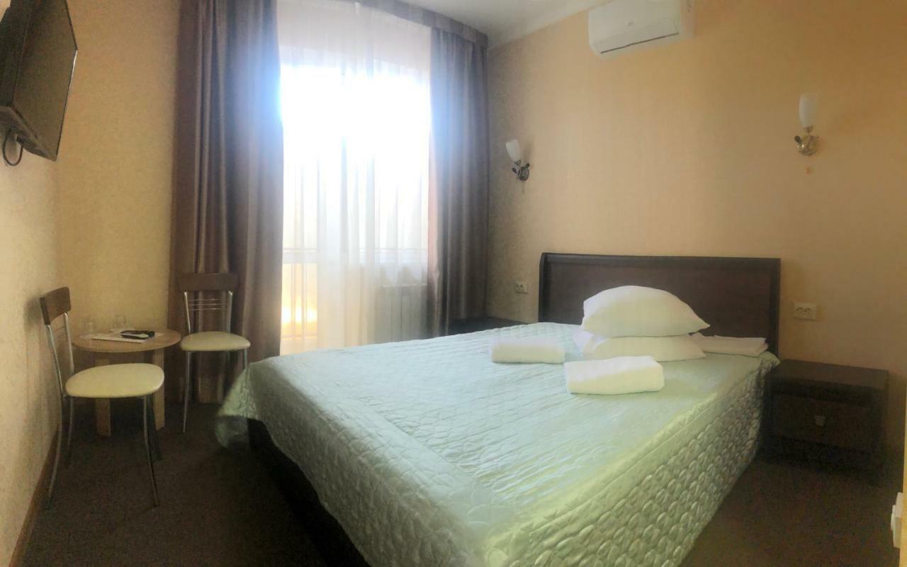 Veles Hotel Brovary Esterno foto