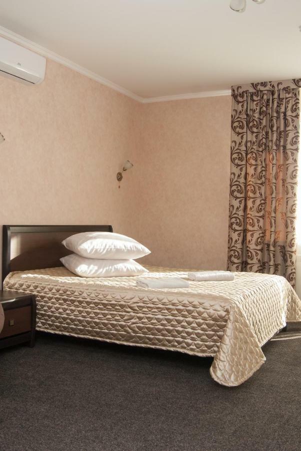 Veles Hotel Brovary Esterno foto
