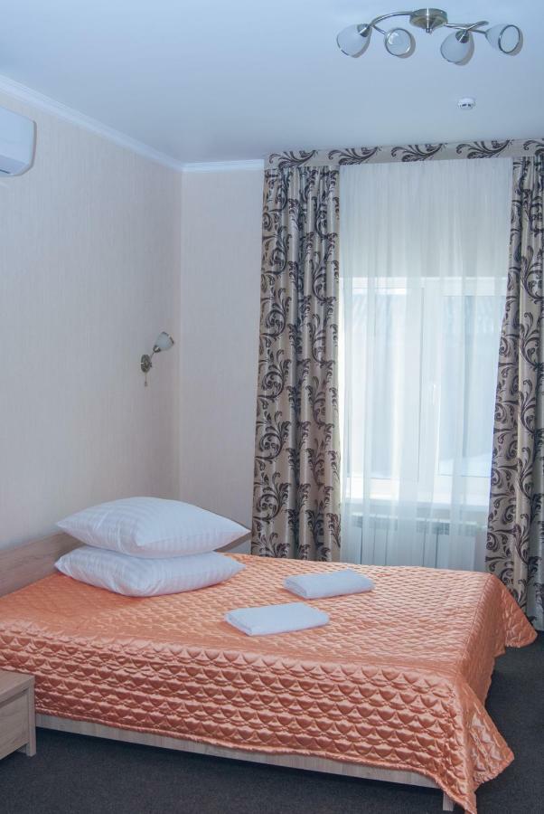 Veles Hotel Brovary Esterno foto