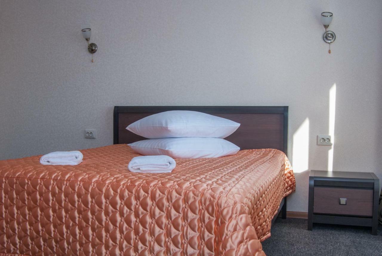 Veles Hotel Brovary Esterno foto