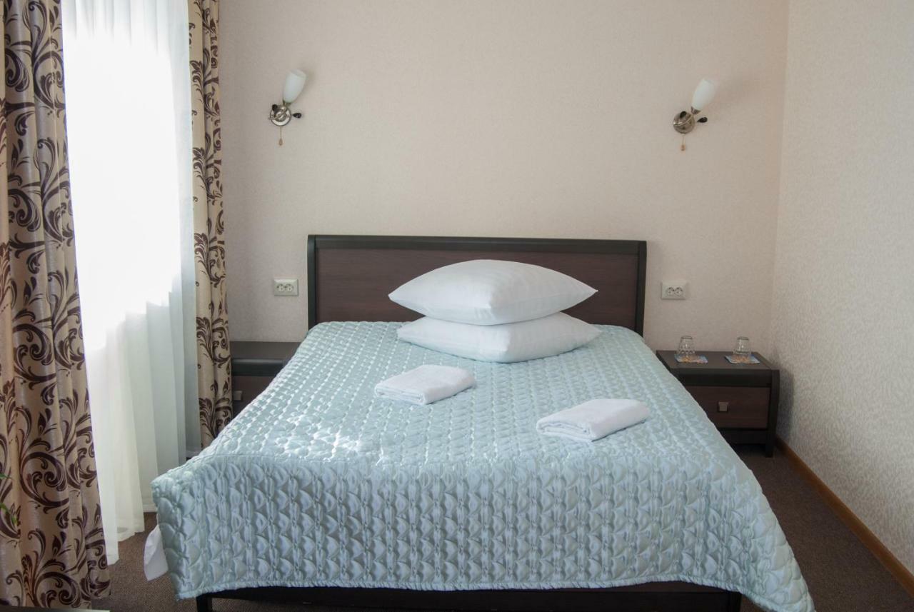 Veles Hotel Brovary Esterno foto