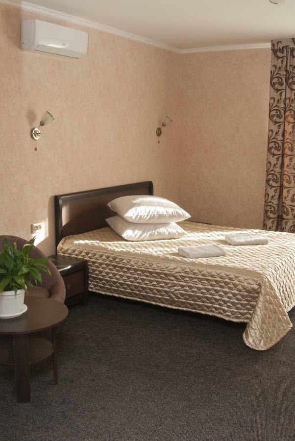 Veles Hotel Brovary Esterno foto