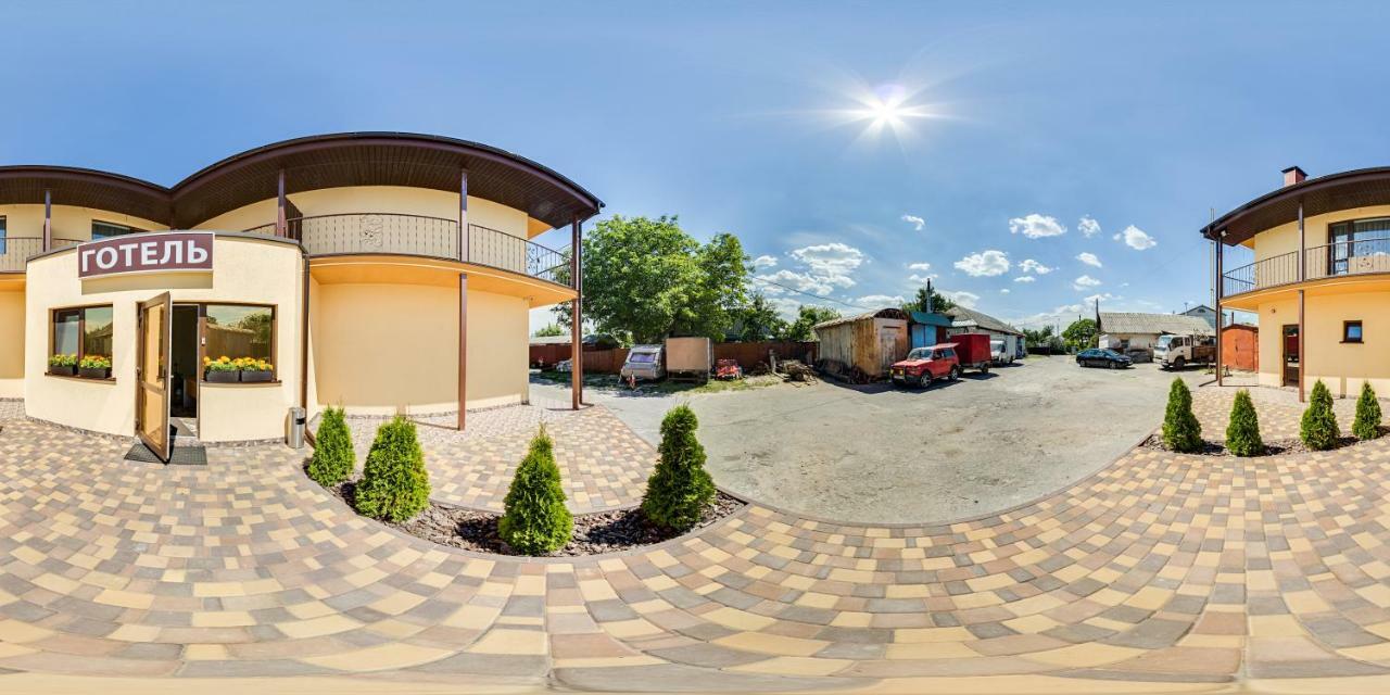 Veles Hotel Brovary Esterno foto
